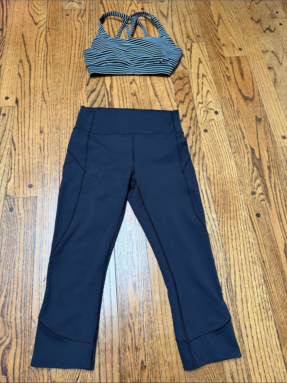 Lululemon sz 6 In Movement Crop Black Everlux 19" & sz 6 Energy Bra Mod Strip